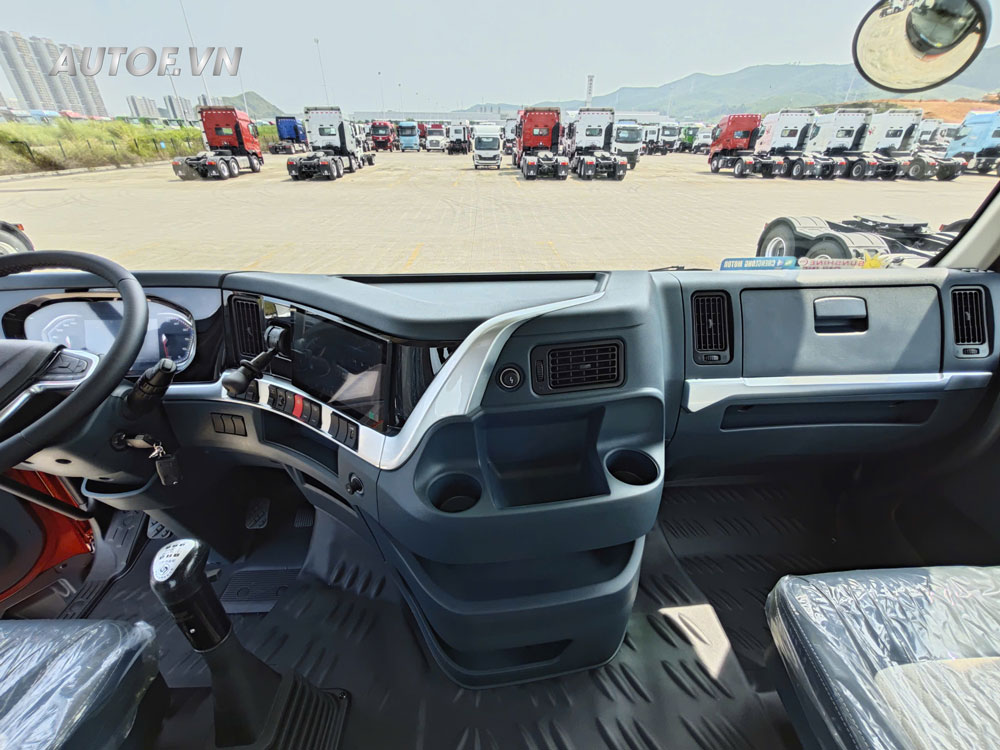 Xe tải Chenglong 5 chân H7 360Hp Thùng 9m7 (01/2026)